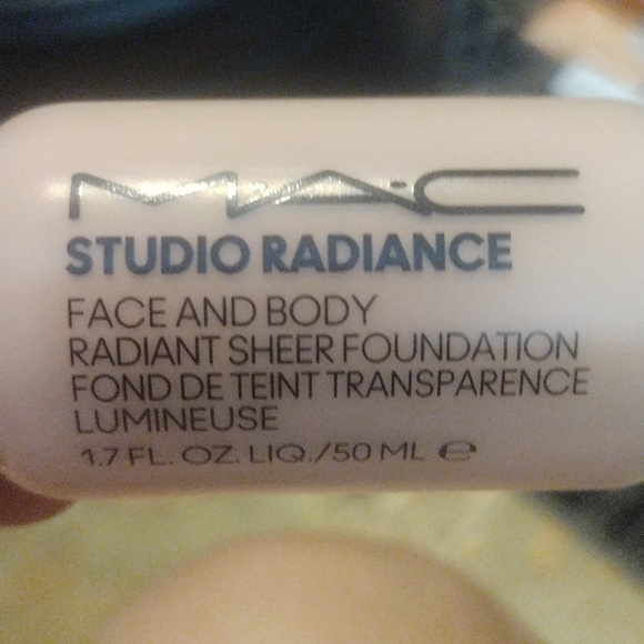 2/$25 NIB MAC cosmetics Studio Radiance Face & Body sheer foundation - Picture 2 of 4